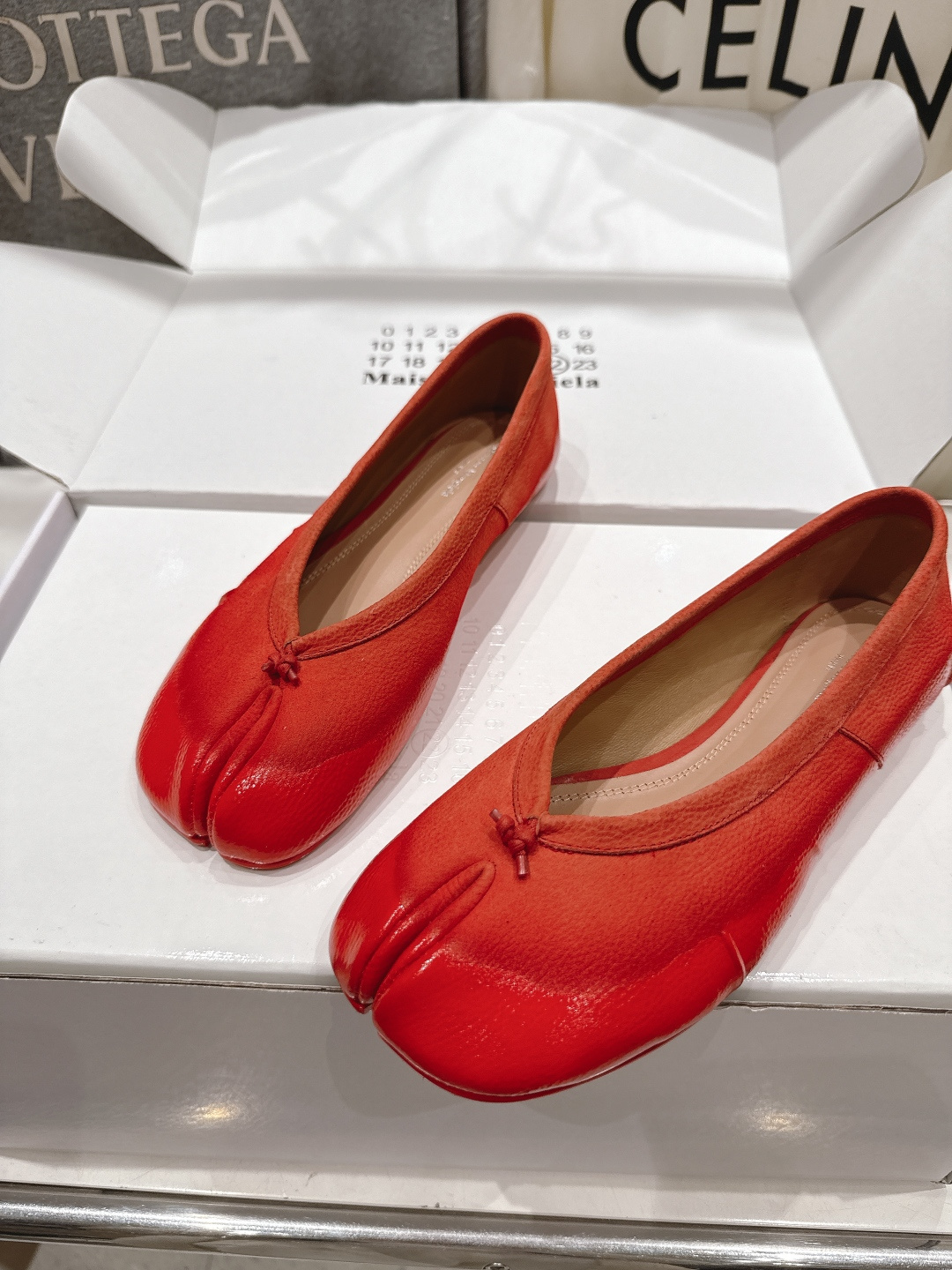 高版本出厂 MM6【Maison Magical】马吉拉2026ss官方同步新品最近超级火的喷色平底分趾