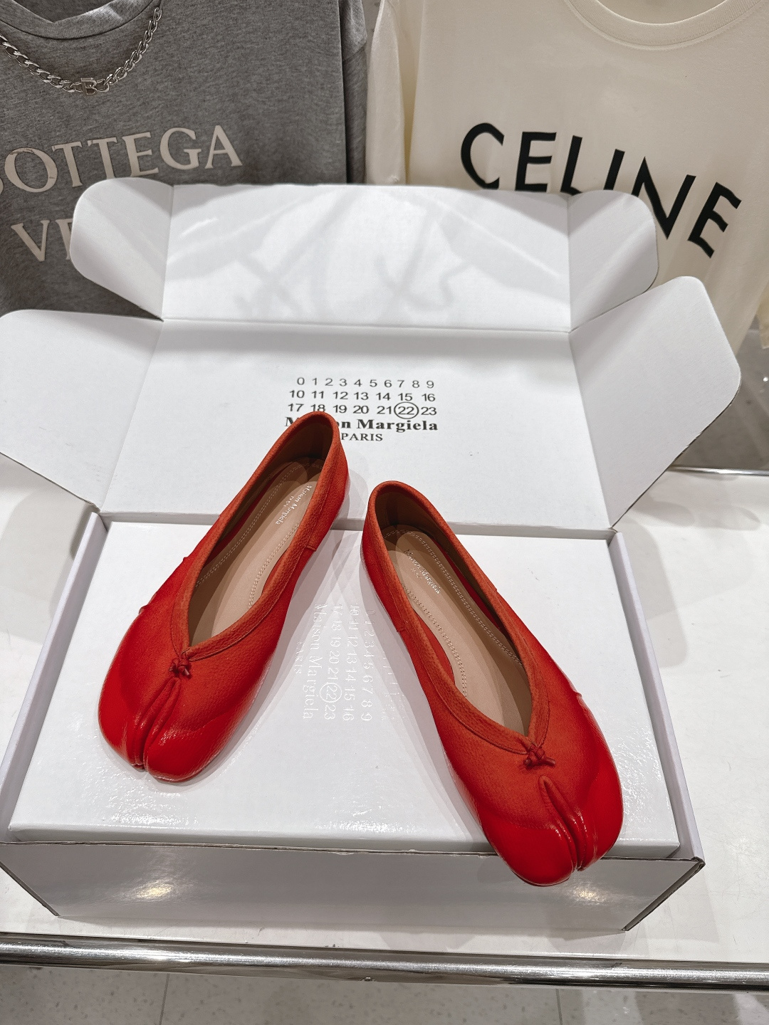 高版本出厂 MM6【Maison Magical】马吉拉2026ss官方同步新品最近超级火的喷色平底分趾