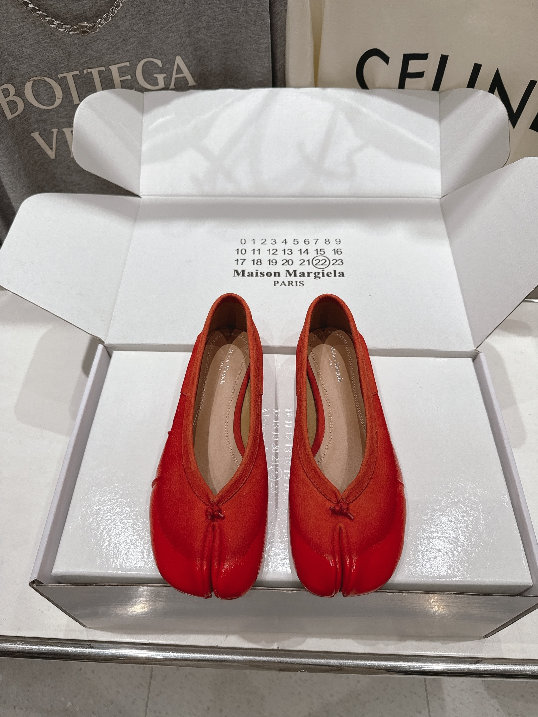 高版本出厂 MM6【Maison Magical】马吉拉2026ss官方同步新品最近超级火的喷色平底分趾