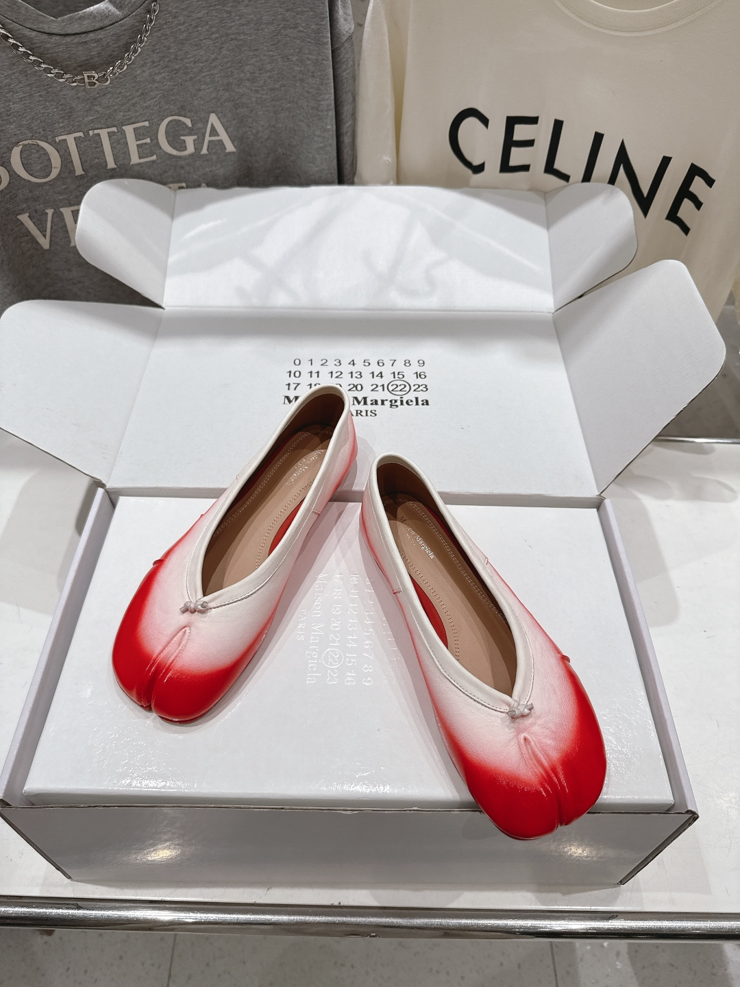 高版本出厂 MM6【Maison Magical】马吉拉2026ss官方同步新品最近超级火的喷色平底分趾