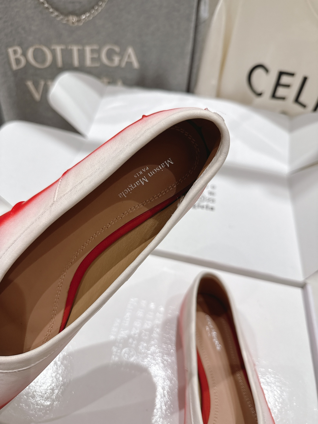 高版本出厂 MM6【Maison Magical】马吉拉2026ss官方同步新品最近超级火的喷色平底分趾