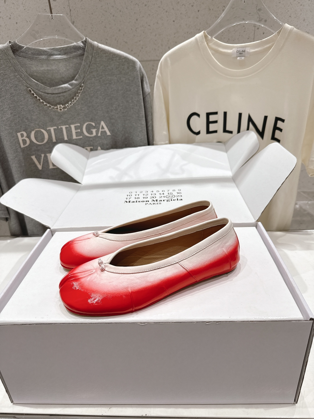 高版本出厂 MM6【Maison Magical】马吉拉2026ss官方同步新品最近超级火的喷色平底分趾