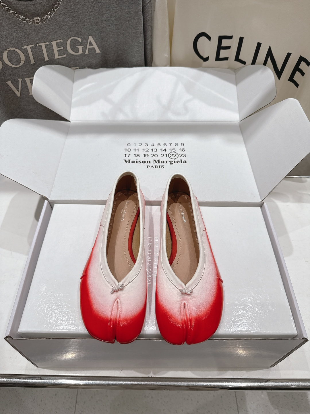 高版本出厂 MM6【Maison Magical】马吉拉2026ss官方同步新品最近超级火的喷色平底分趾