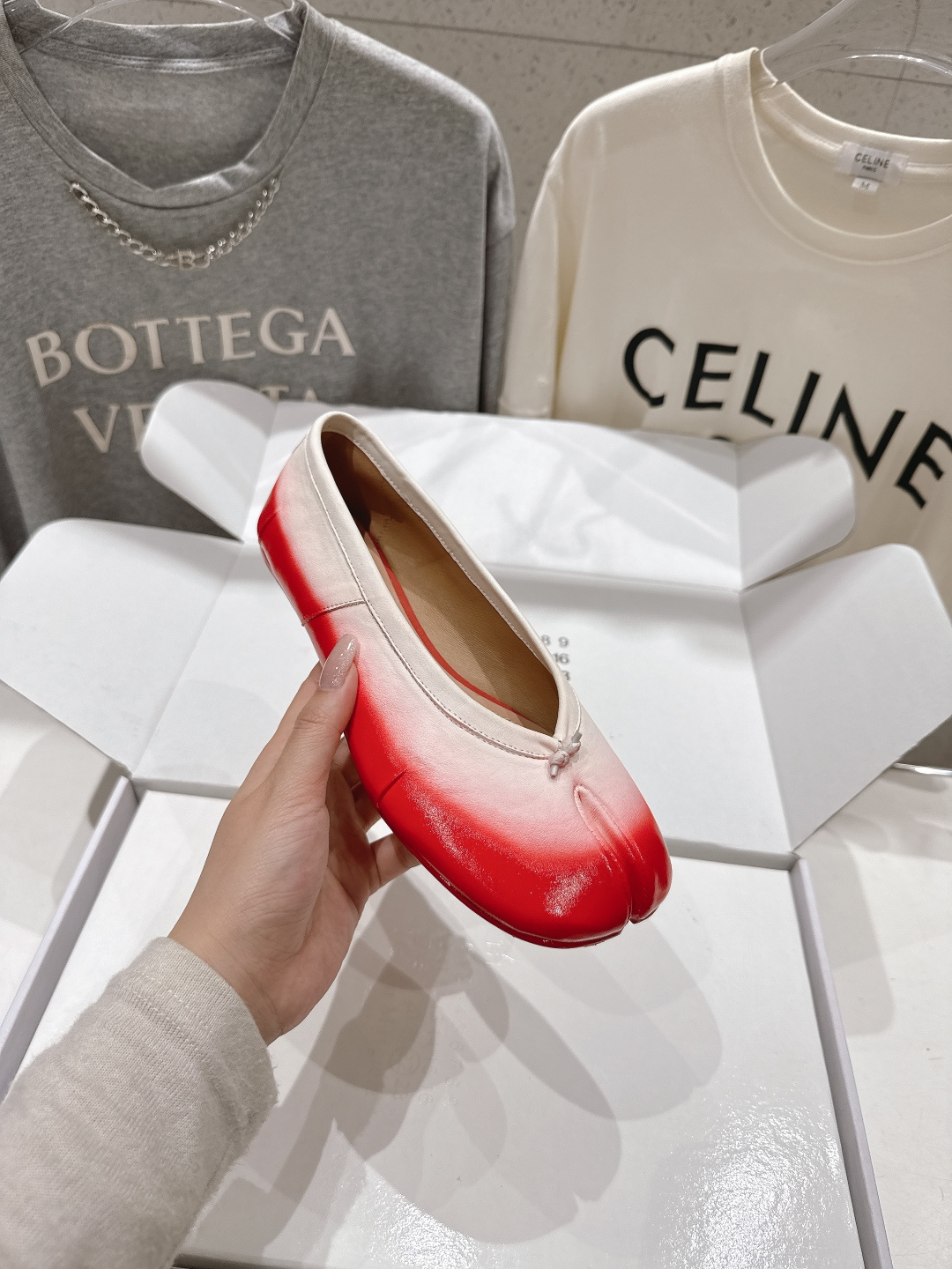 高版本出厂 MM6【Maison Magical】马吉拉2026ss官方同步新品最近超级火的喷色平底分趾