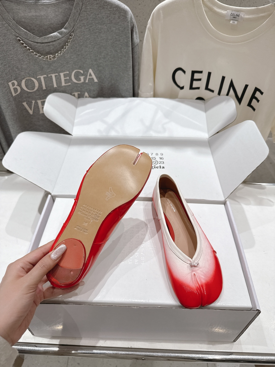 高版本出厂 MM6【Maison Magical】马吉拉2026ss官方同步新品最近超级火的喷色平底分趾