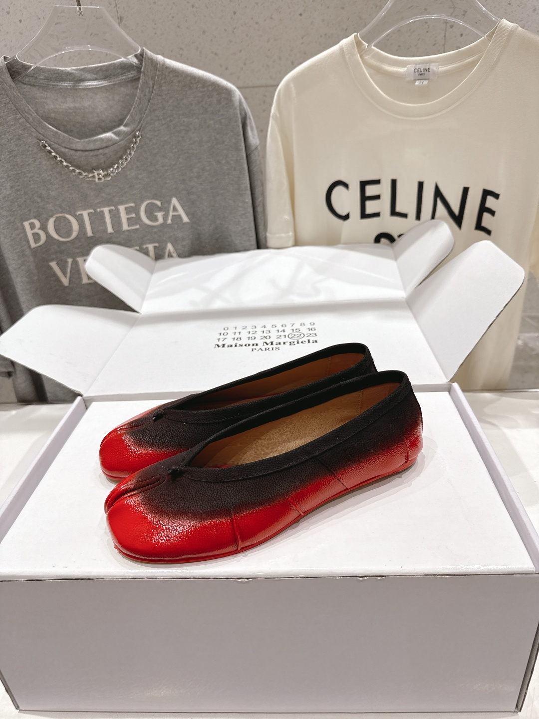 高版本出厂 MM6【Maison Magical】马吉拉2026ss官方同步新品最近超级火的喷色平底分趾