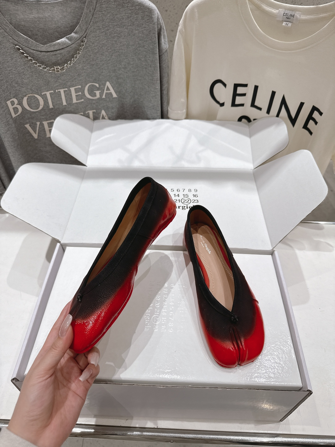 高版本出厂 MM6【Maison Magical】马吉拉2026ss官方同步新品最近超级火的喷色平底分趾