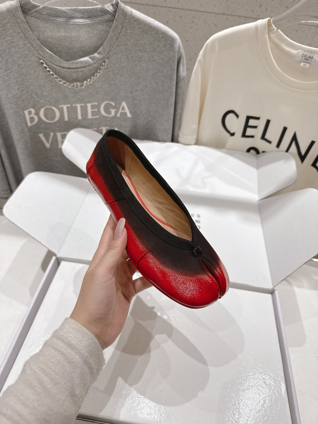 高版本出厂 MM6【Maison Magical】马吉拉2026ss官方同步新品最近超级火的喷色平底分趾