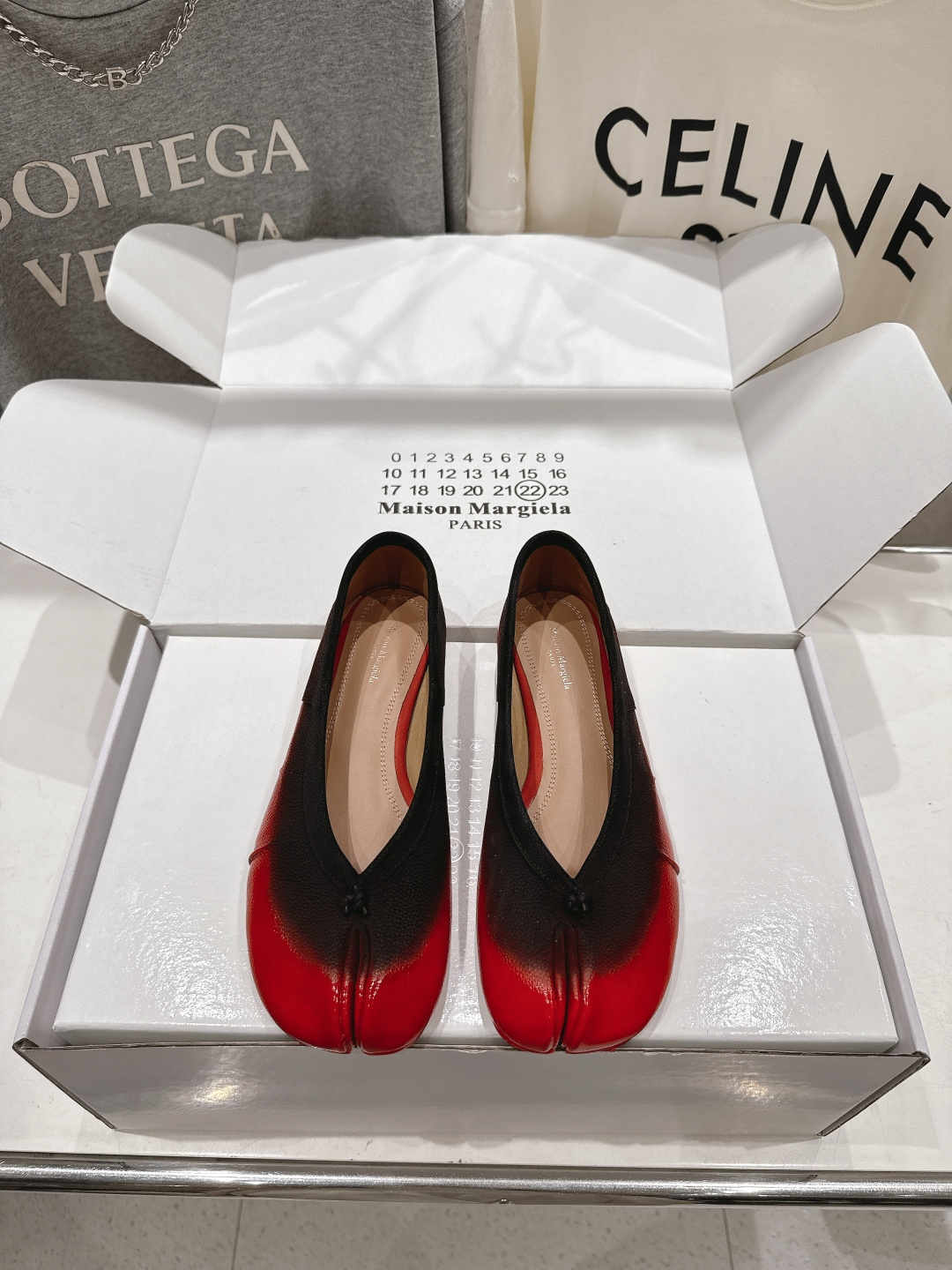 高版本出厂 MM6【Maison Magical】马吉拉2026ss官方同步新品最近超级火的喷色平底分趾