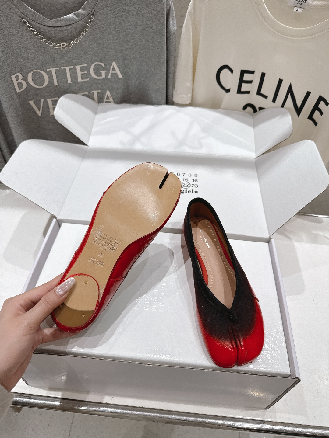 高版本出厂 MM6【Maison Magical】马吉拉2026ss官方同步新品最近超级火的喷色平底分趾