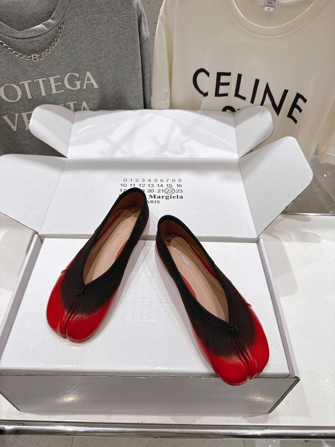 高版本出厂 MM6【Maison Magical】马吉拉2026ss官方同步新品最近超级火的喷色平底分趾