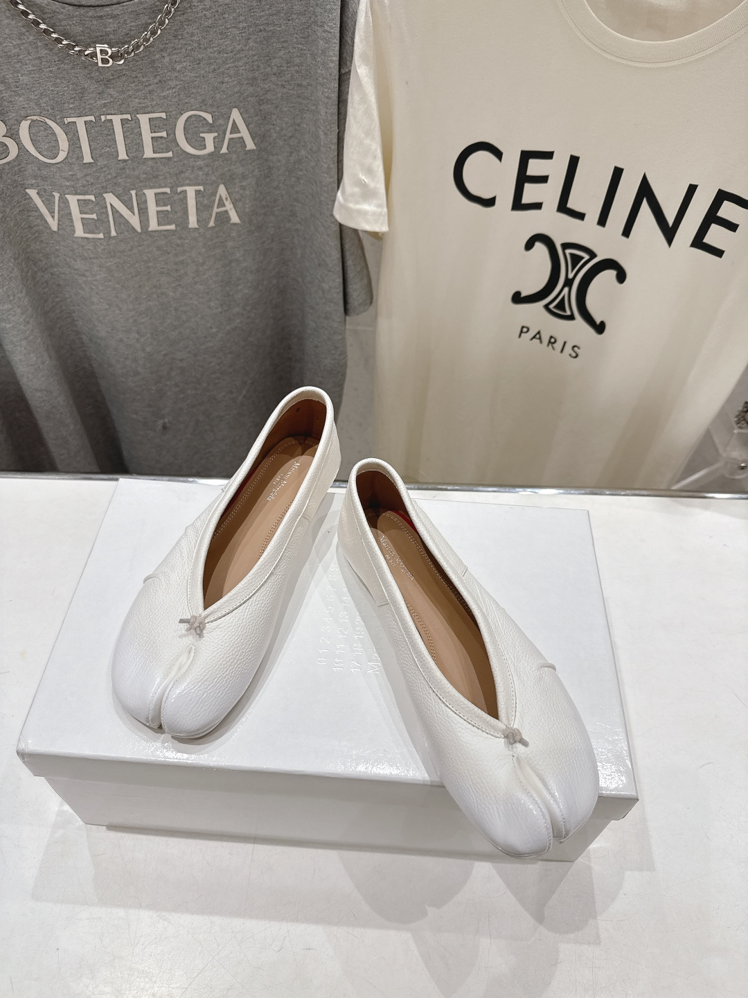 高版本出厂 MM6【Maison Magical】马吉拉2026ss官方同步新品最近超级火的喷色平底分趾