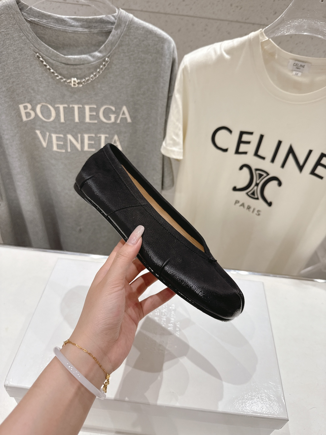 高版本出厂 MM6【Maison Magical】马吉拉2026ss官方同步新品最近超级火的喷色平底分趾