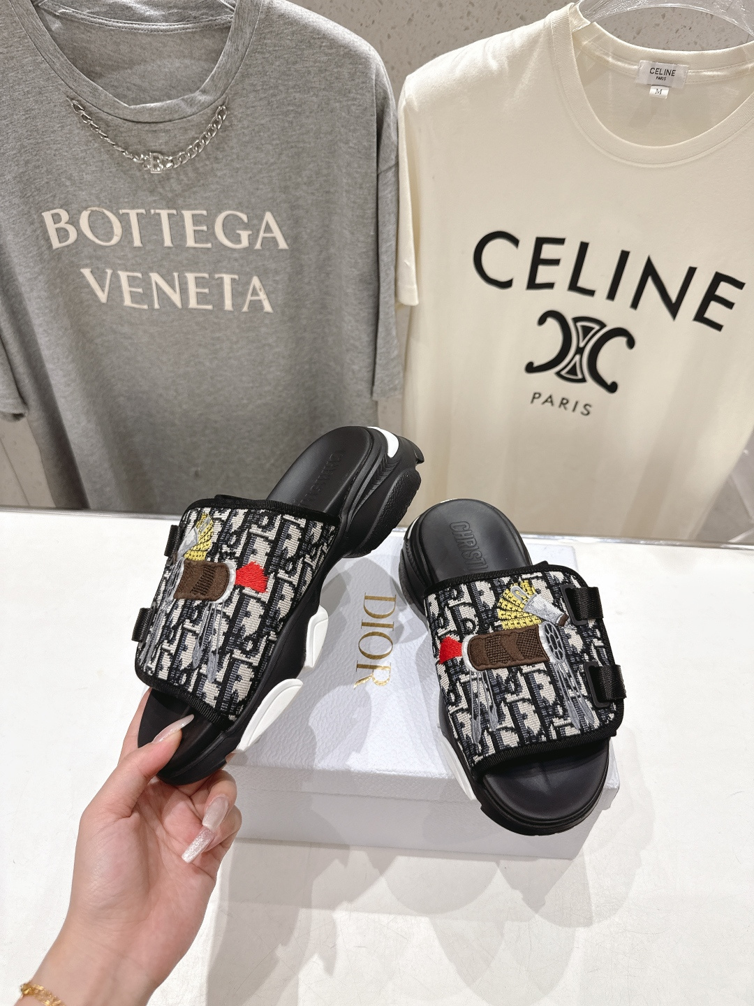 高版本出厂 【高品质】Dior*迪奥D家F019 2026ss夏季新款厚底魔术贴沙滩拖鞋～经典版型 搭配