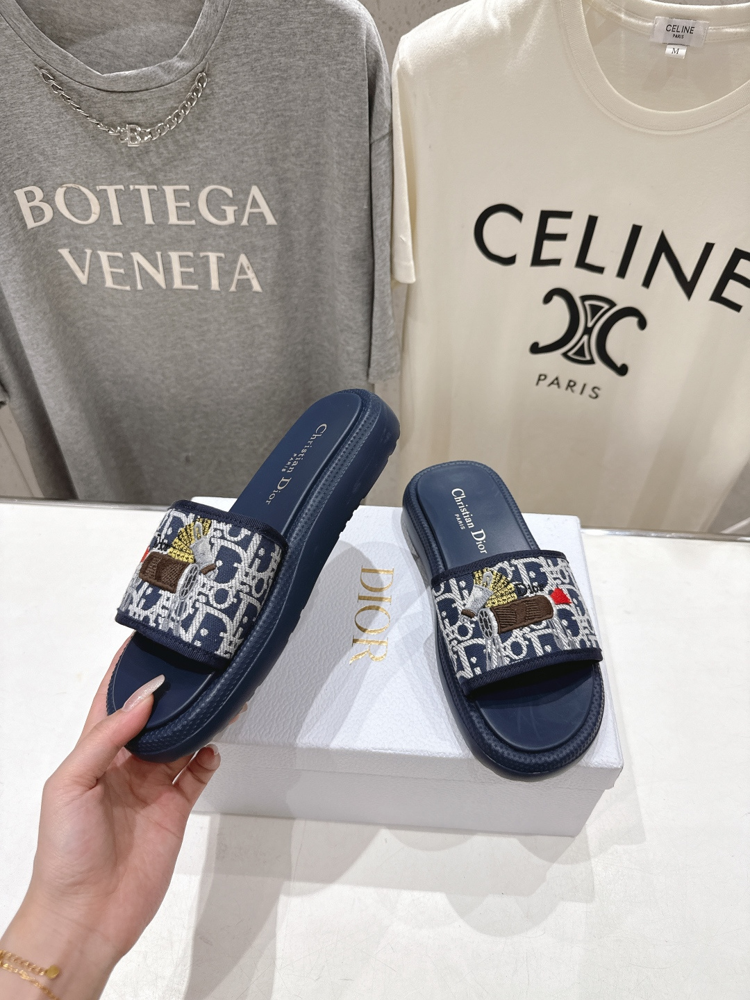 高版本出厂 【高品质】Dior*迪奥D家F019 2026ss夏季新款厚底沙滩拖鞋～经典版型 搭配贴合脚