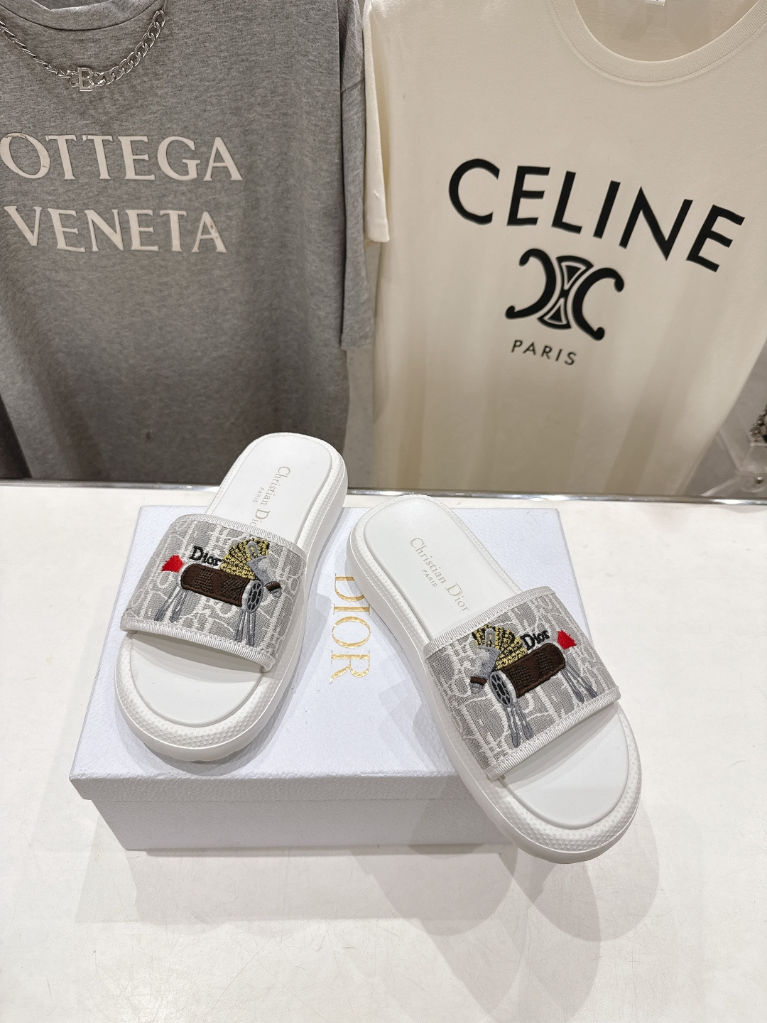 高版本出厂 【高品质】Dior*迪奥D家F019 2026ss夏季新款厚底沙滩拖鞋～经典版型 搭配贴合脚