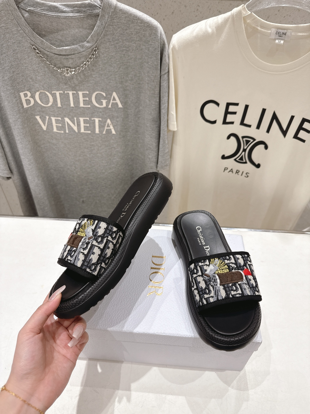 高版本出厂 【高品质】Dior*迪奥D家F019 2026ss夏季新款厚底沙滩拖鞋～经典版型 搭配贴合脚