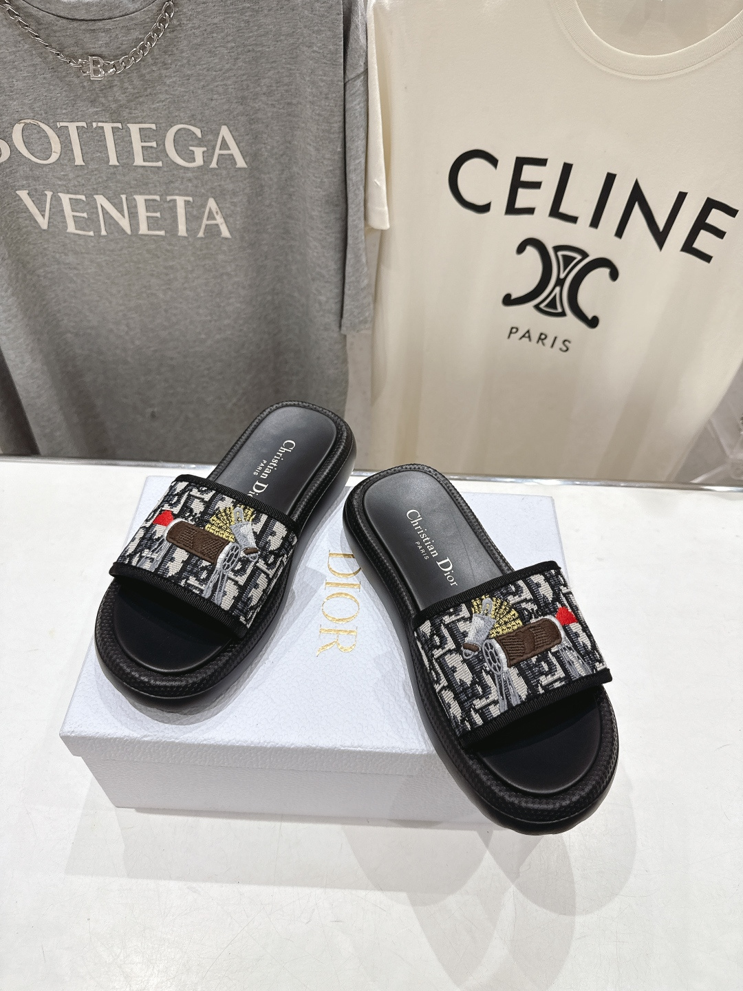 高版本出厂 【高品质】Dior*迪奥D家F019 2026ss夏季新款厚底沙滩拖鞋～经典版型 搭配贴合脚