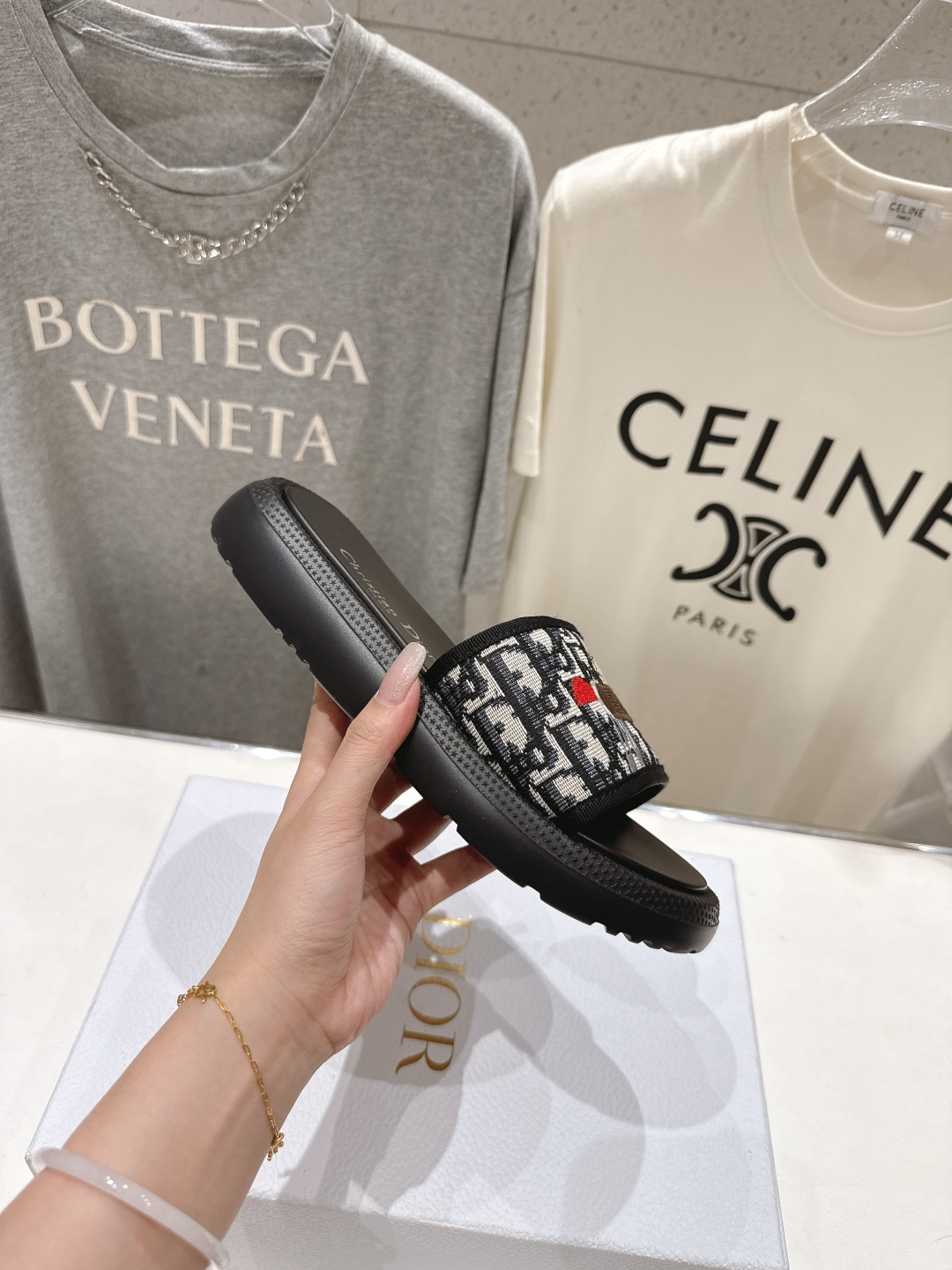 高版本出厂 【高品质】Dior*迪奥D家F019 2026ss夏季新款厚底沙滩拖鞋～经典版型 搭配贴合脚