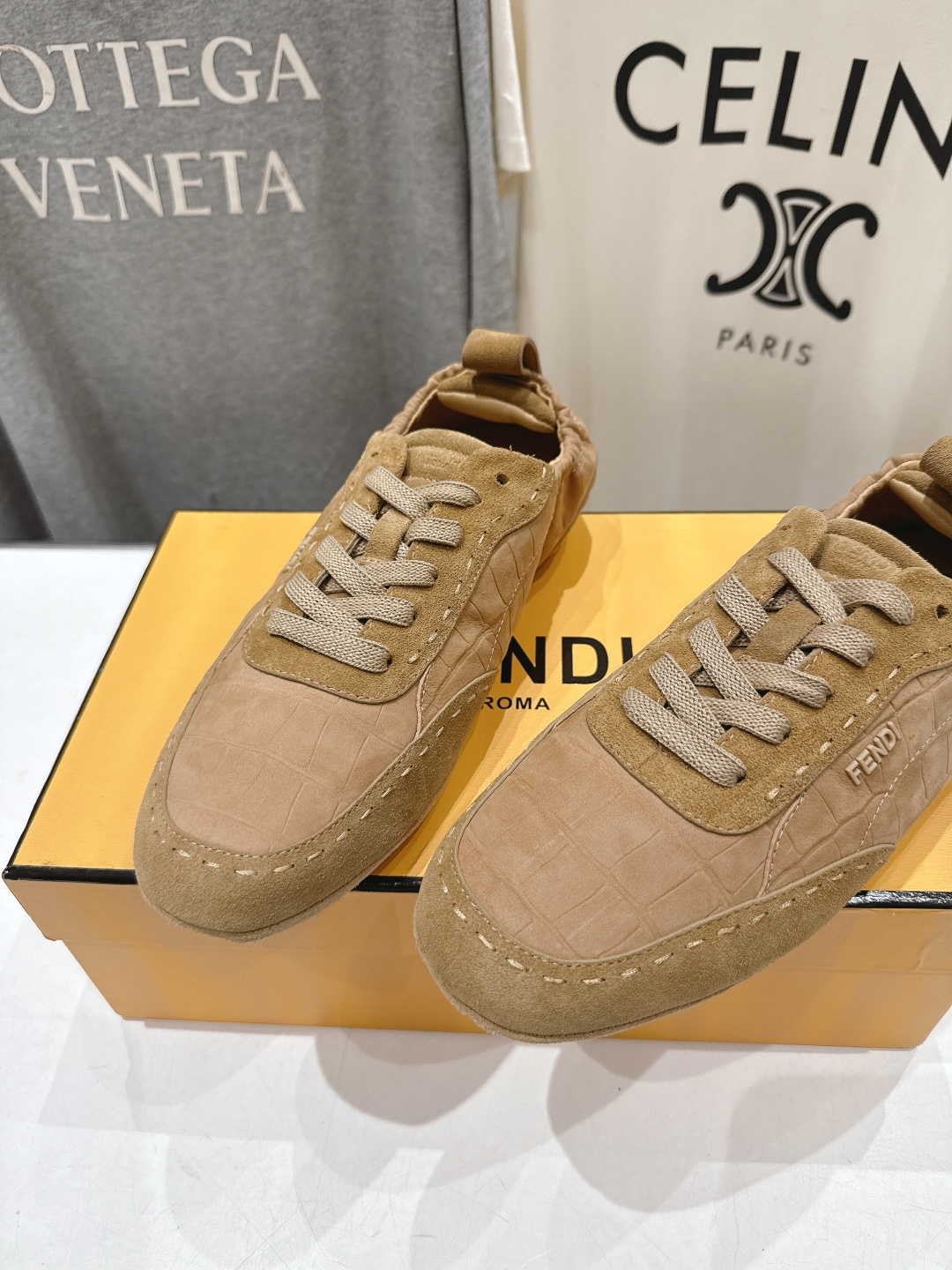 高版本出厂 皮面 只有男码 Fendi 芬迪26ssF029～new新款男士系带休闲鞋德训鞋，低调奢华懒