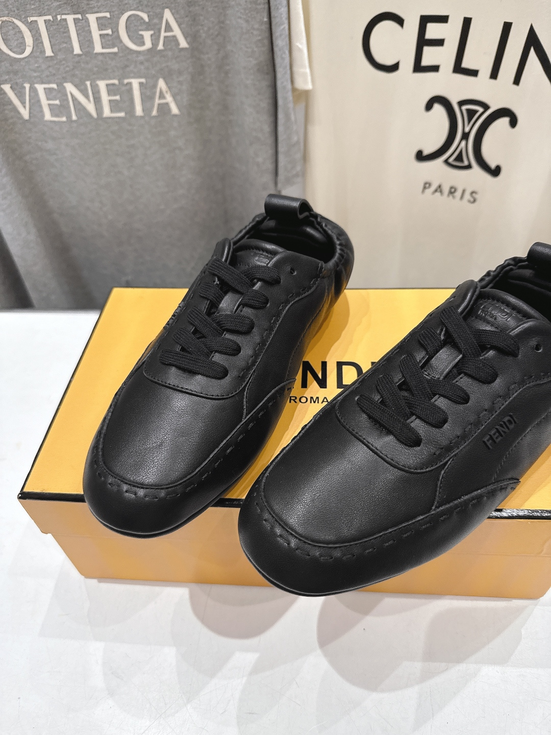 高版本出厂 皮面 只有男码 Fendi 芬迪26ssF029～new新款男士系带休闲鞋德训鞋，低调奢华懒