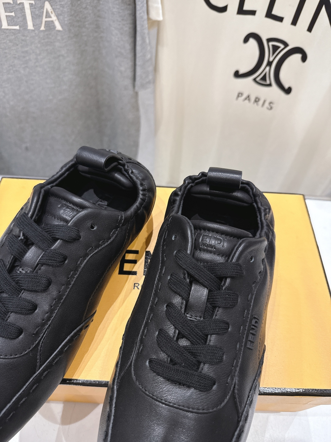 高版本出厂 皮面 只有男码 Fendi 芬迪26ssF029～new新款男士系带休闲鞋德训鞋，低调奢华懒