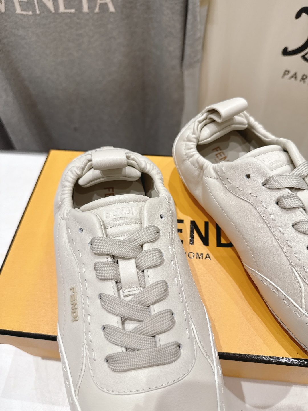 高版本出厂 皮面 只有男码 Fendi 芬迪26ssF029～new新款男士系带休闲鞋德训鞋，低调奢华懒