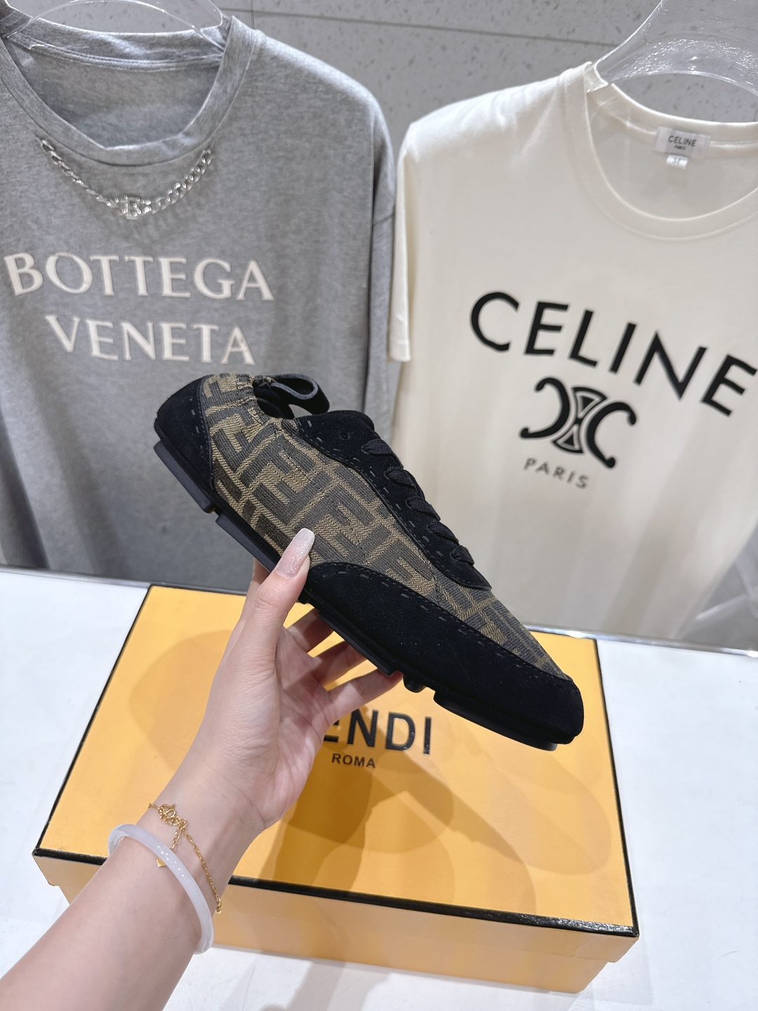 高版本出厂 只有男码 Fendi 芬迪26ssF029～new新款男士系带休闲鞋德训鞋，低调奢华懒人鞋，