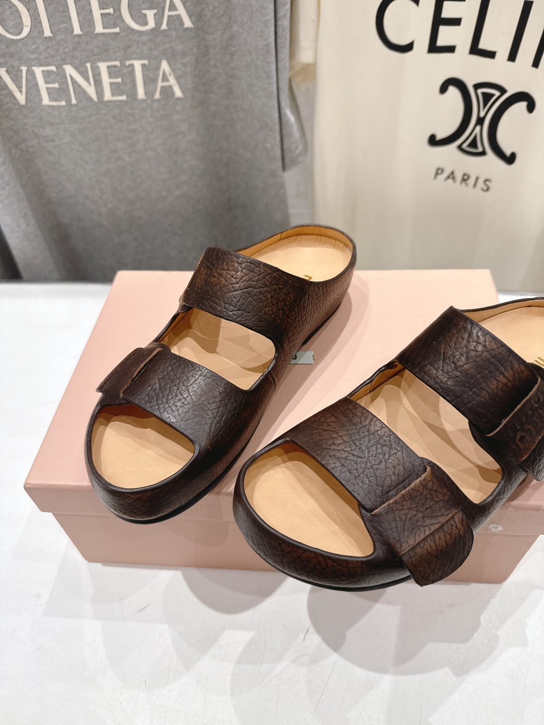 高版本出厂 MiuMiu/缪缪2026ss夏季必备新款厚底勃肯沙滩拖鞋这个鞋型真的属于经典不会过时的设计