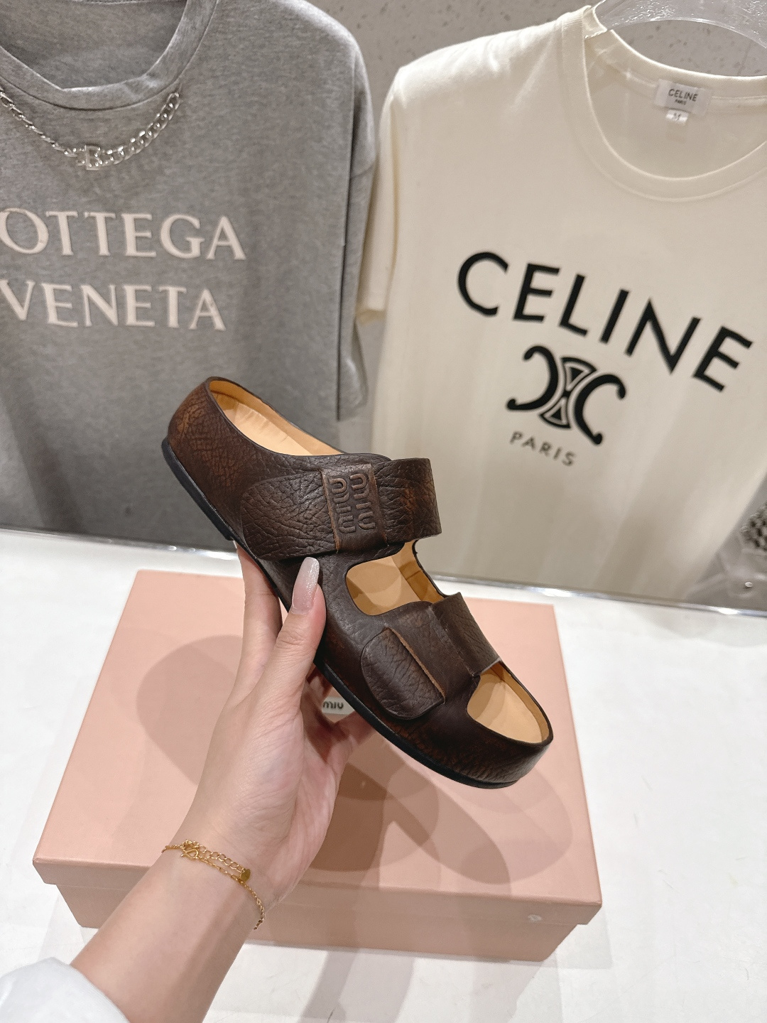 高版本出厂 MiuMiu/缪缪2026ss夏季必备新款厚底勃肯沙滩拖鞋这个鞋型真的属于经典不会过时的设计