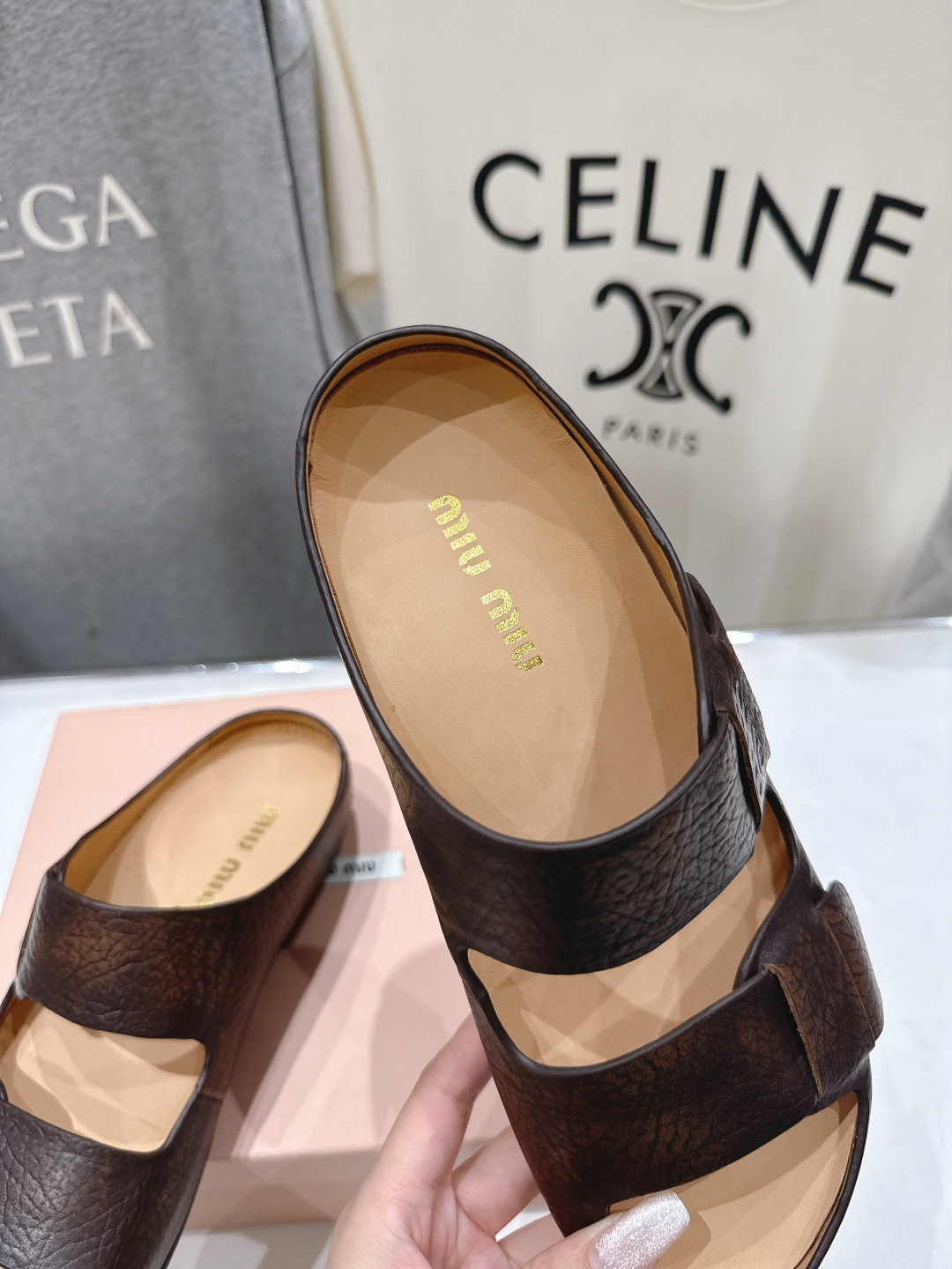 高版本出厂 MiuMiu/缪缪2026ss夏季必备新款厚底勃肯沙滩拖鞋这个鞋型真的属于经典不会过时的设计