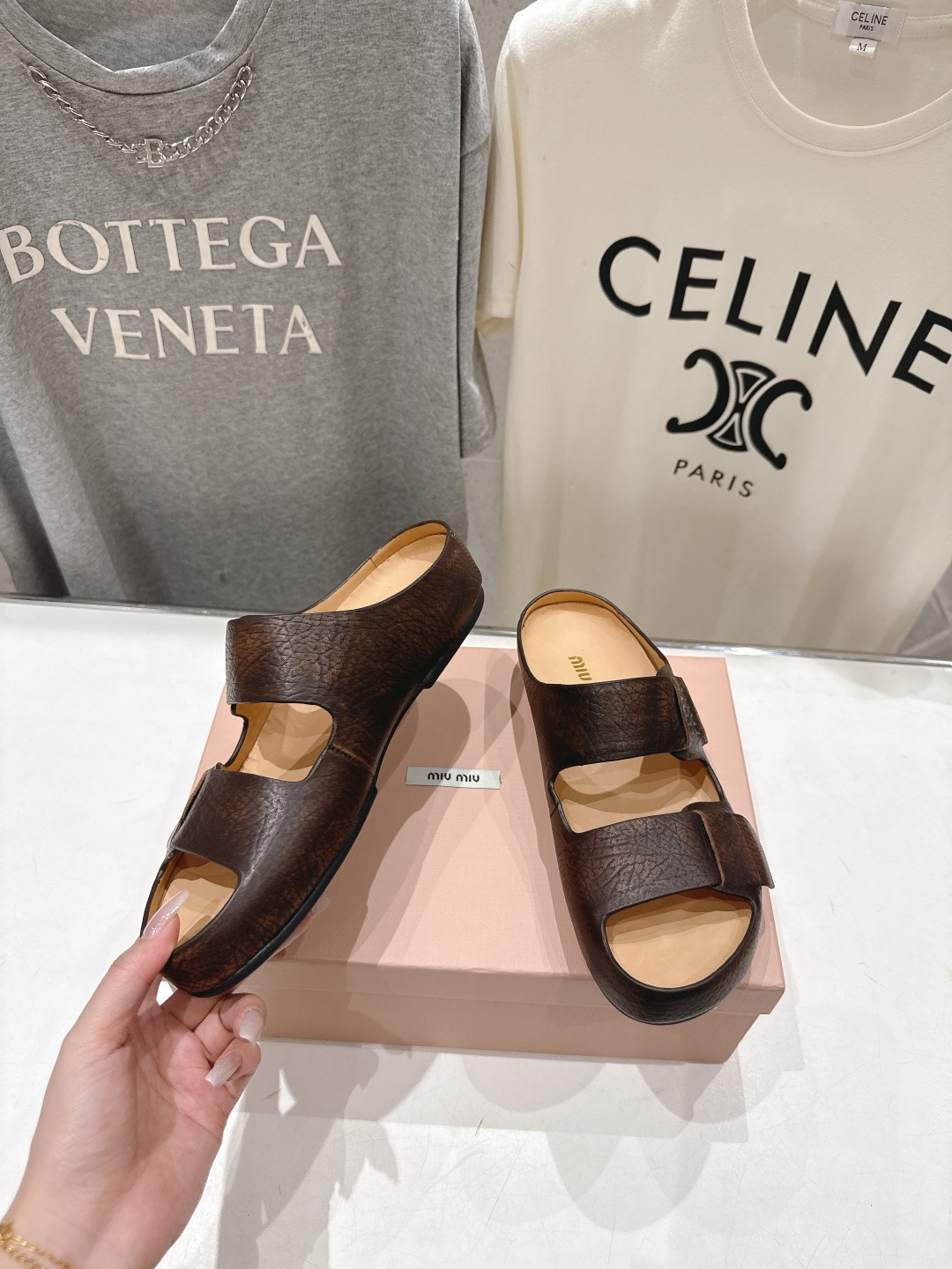 高版本出厂 MiuMiu/缪缪2026ss夏季必备新款厚底勃肯沙滩拖鞋这个鞋型真的属于经典不会过时的设计