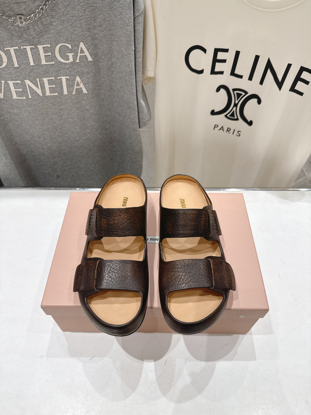 高版本出厂 MiuMiu/缪缪2026ss夏季必备新款厚底勃肯沙滩拖鞋这个鞋型真的属于经典不会过时的设计