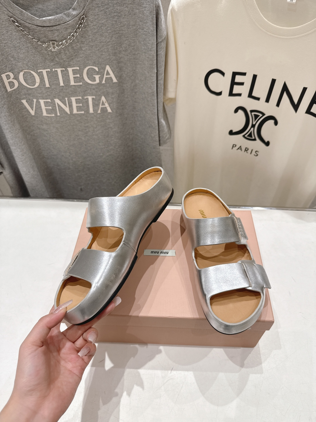 高版本出厂 MiuMiu/缪缪2026ss夏季必备新款厚底勃肯沙滩拖鞋这个鞋型真的属于经典不会过时的设计