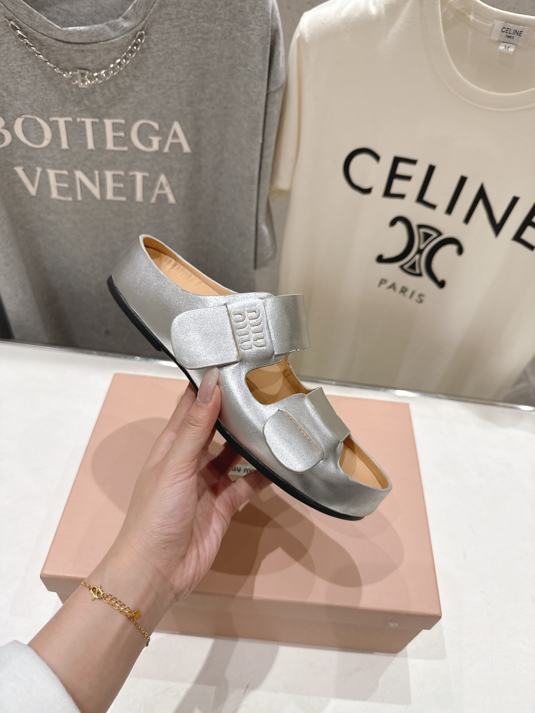 高版本出厂 MiuMiu/缪缪2026ss夏季必备新款厚底勃肯沙滩拖鞋这个鞋型真的属于经典不会过时的设计