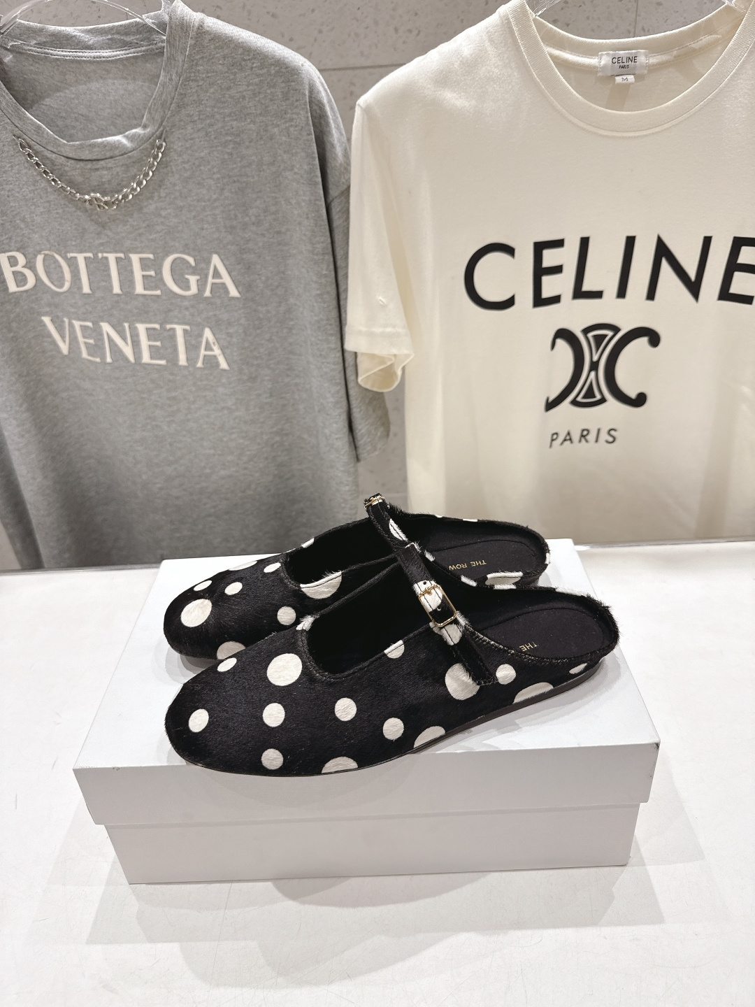 高版本出厂 the row 2026ss春夏走秀爆款平底鞋玛丽珍休闲鞋半拖单鞋非常舒服的平底鞋，极简设计