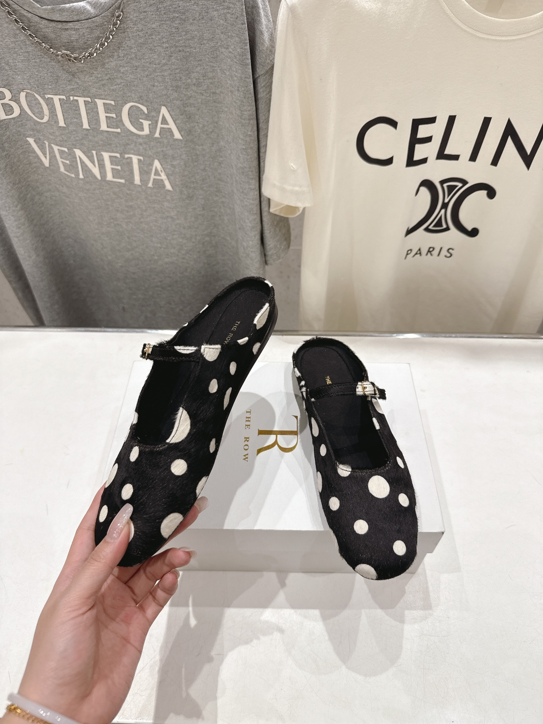 高版本出厂 the row 2026ss春夏走秀爆款平底鞋玛丽珍休闲鞋半拖单鞋非常舒服的平底鞋，极简设计