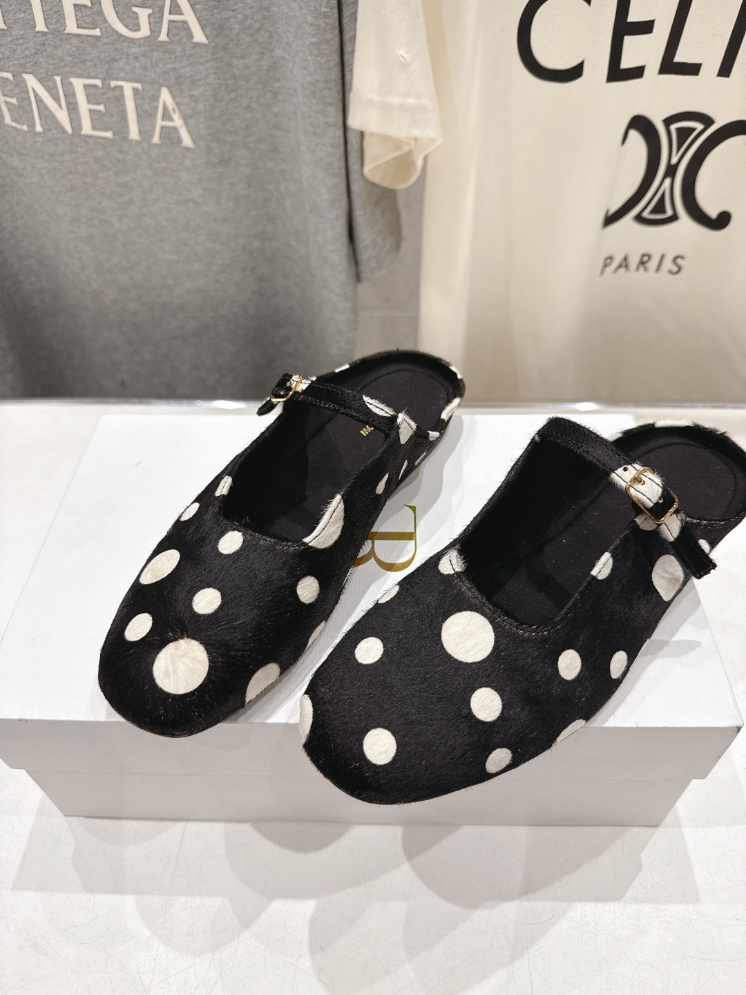 高版本出厂 the row 2026ss春夏走秀爆款平底鞋玛丽珍休闲鞋半拖单鞋非常舒服的平底鞋，极简设计