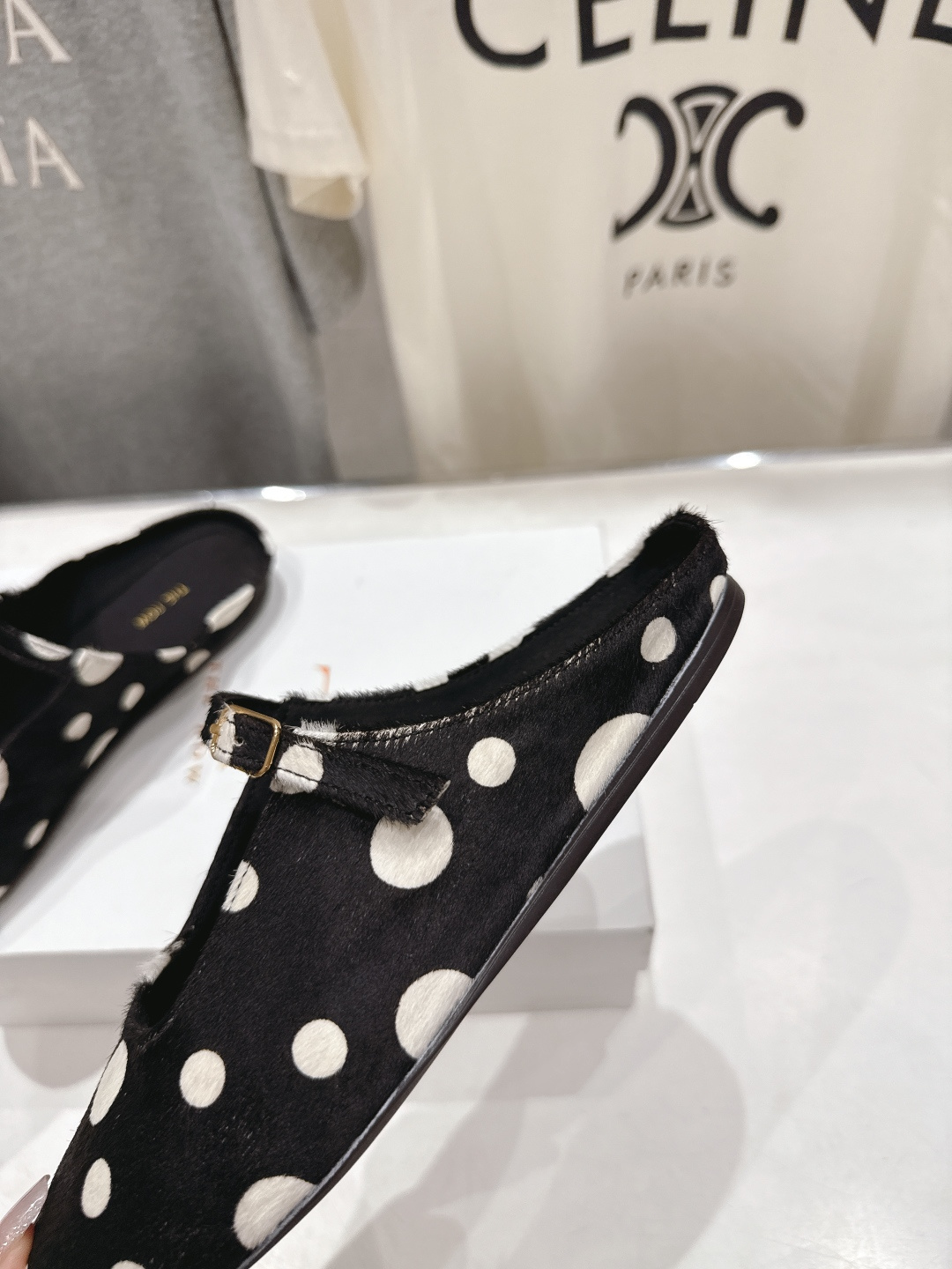 高版本出厂 the row 2026ss春夏走秀爆款平底鞋玛丽珍休闲鞋半拖单鞋非常舒服的平底鞋，极简设计