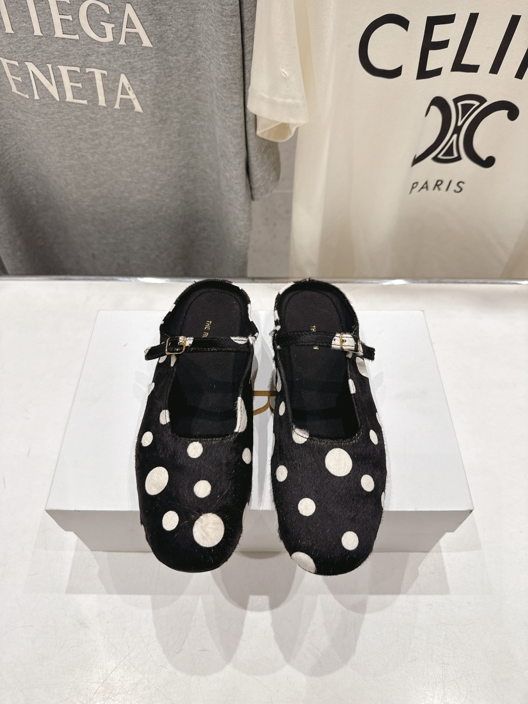 高版本出厂 the row 2026ss春夏走秀爆款平底鞋玛丽珍休闲鞋半拖单鞋非常舒服的平底鞋，极简设计