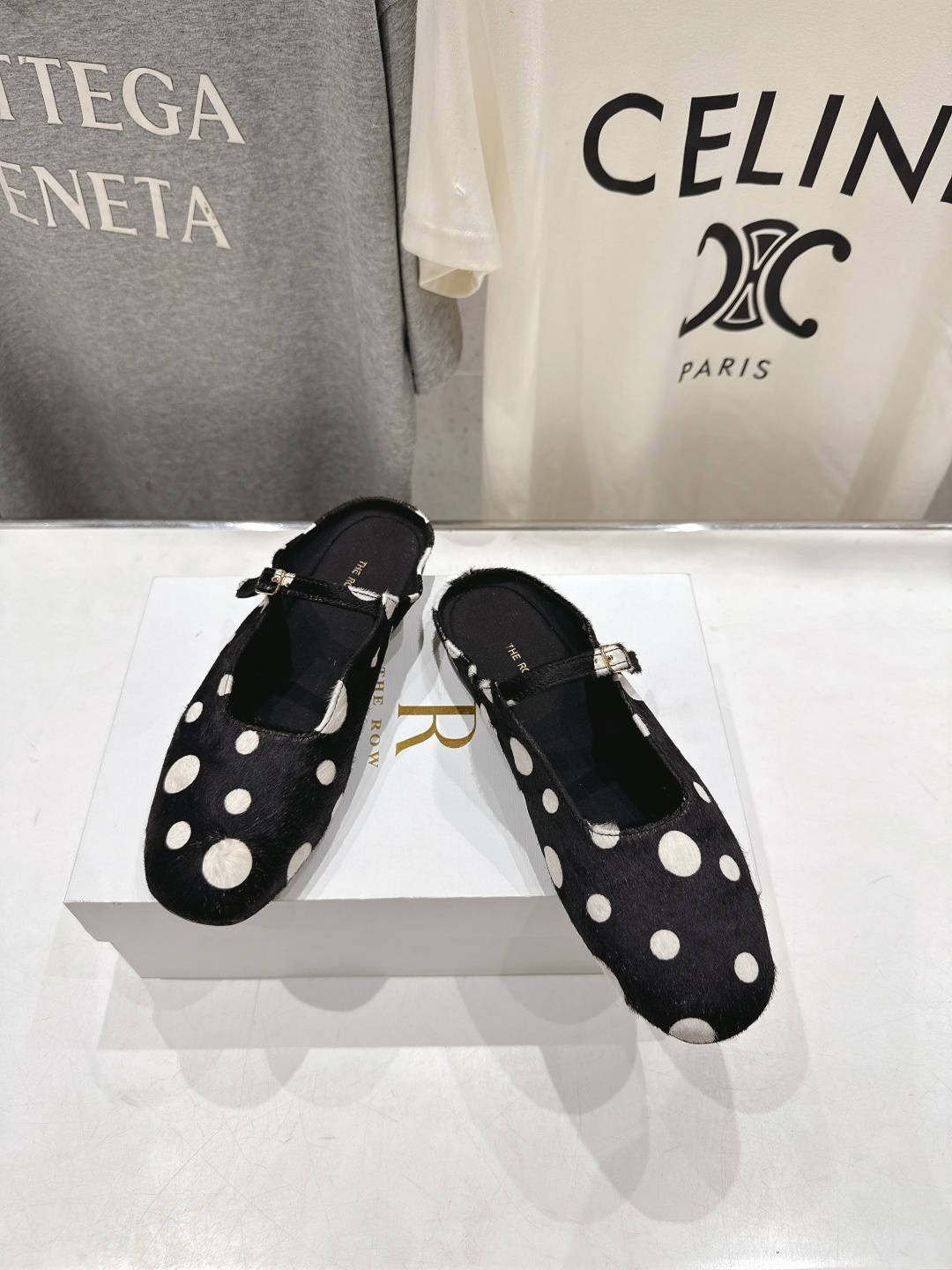 高版本出厂 the row 2026ss春夏走秀爆款平底鞋玛丽珍休闲鞋半拖单鞋非常舒服的平底鞋，极简设计