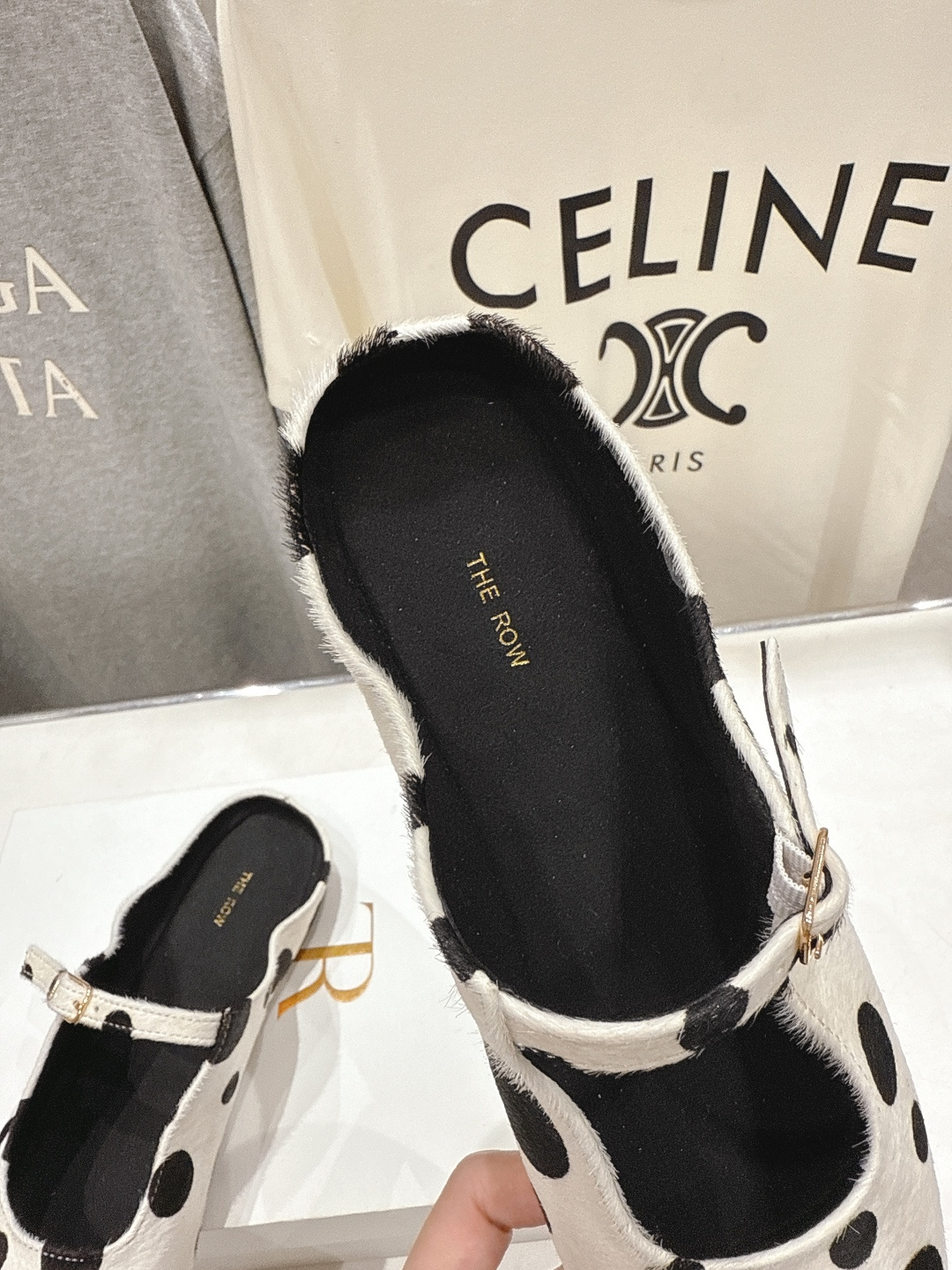 高版本出厂 the row 2026ss春夏走秀爆款平底鞋玛丽珍休闲鞋半拖单鞋非常舒服的平底鞋，极简设计