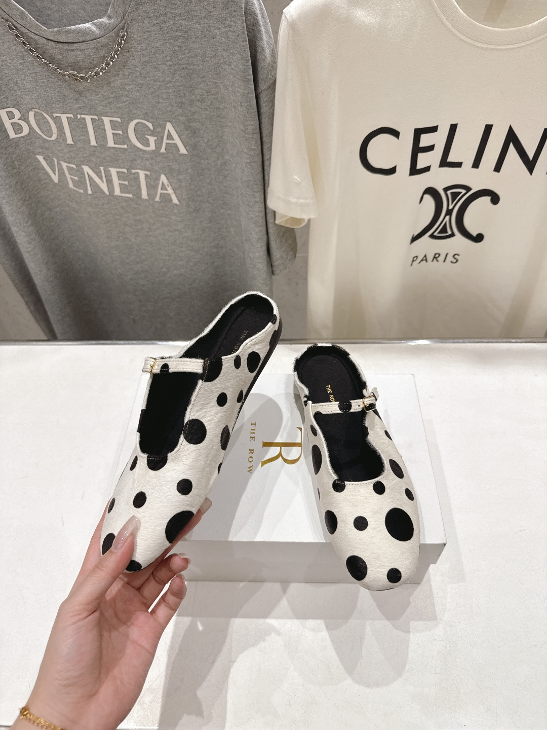 高版本出厂 the row 2026ss春夏走秀爆款平底鞋玛丽珍休闲鞋半拖单鞋非常舒服的平底鞋，极简设计