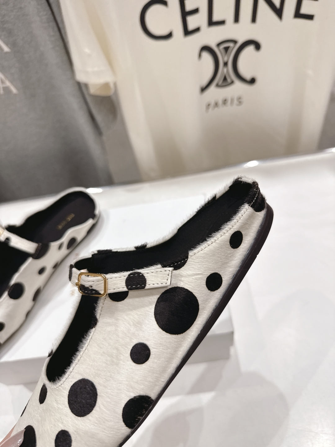 高版本出厂 the row 2026ss春夏走秀爆款平底鞋玛丽珍休闲鞋半拖单鞋非常舒服的平底鞋，极简设计