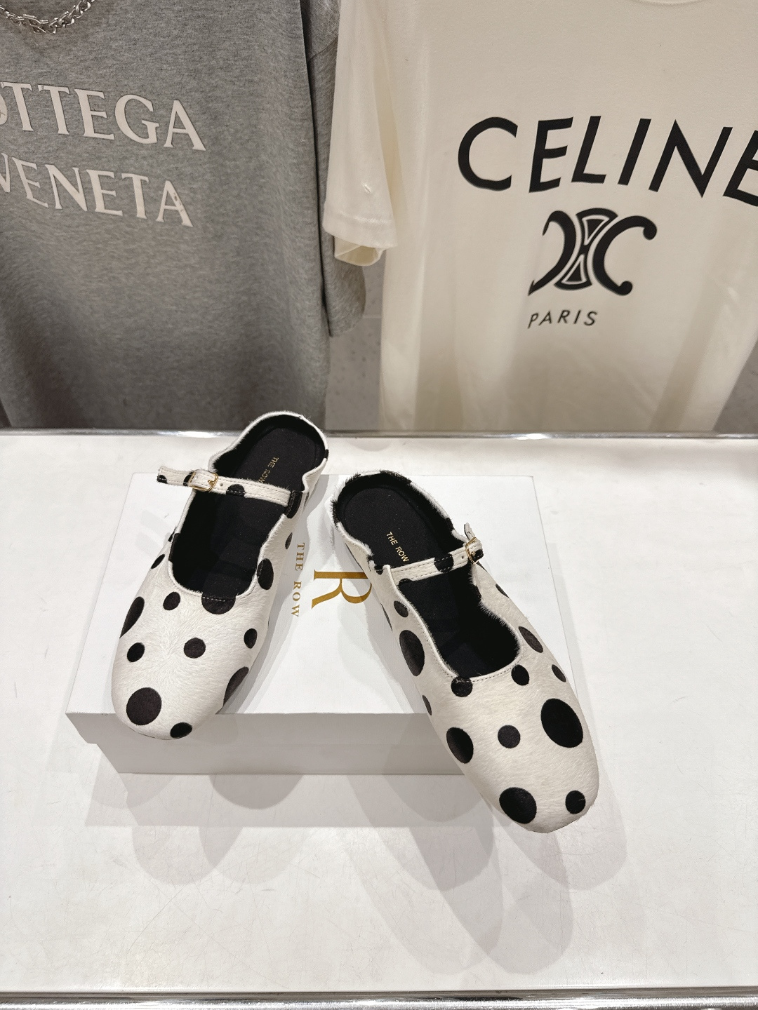 高版本出厂 the row 2026ss春夏走秀爆款平底鞋玛丽珍休闲鞋半拖单鞋非常舒服的平底鞋，极简设计