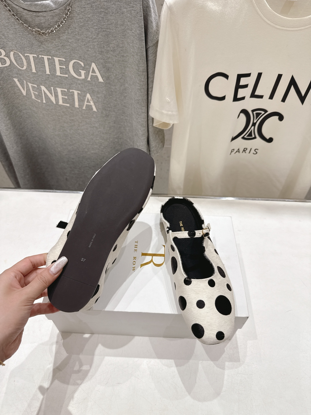 高版本出厂 the row 2026ss春夏走秀爆款平底鞋玛丽珍休闲鞋半拖单鞋非常舒服的平底鞋，极简设计