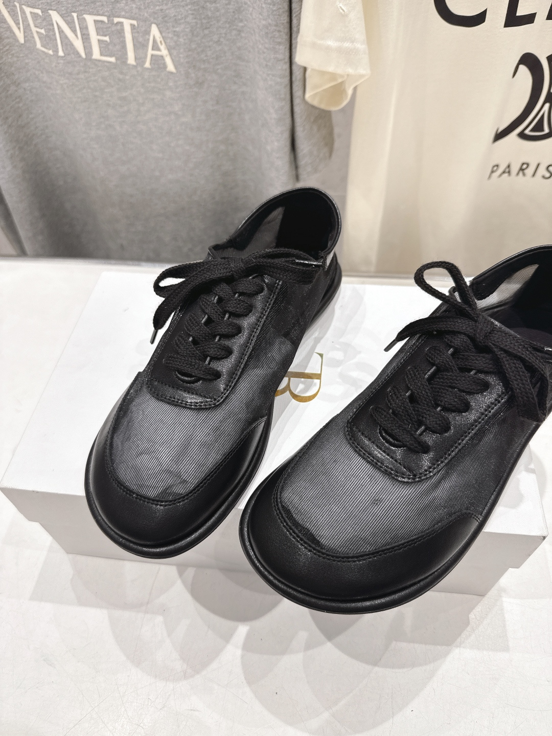 高版本出厂 the row 2026ss春夏走秀爆款平底鞋系带网面休闲鞋单鞋非常舒服的休闲鞋，极简设计理