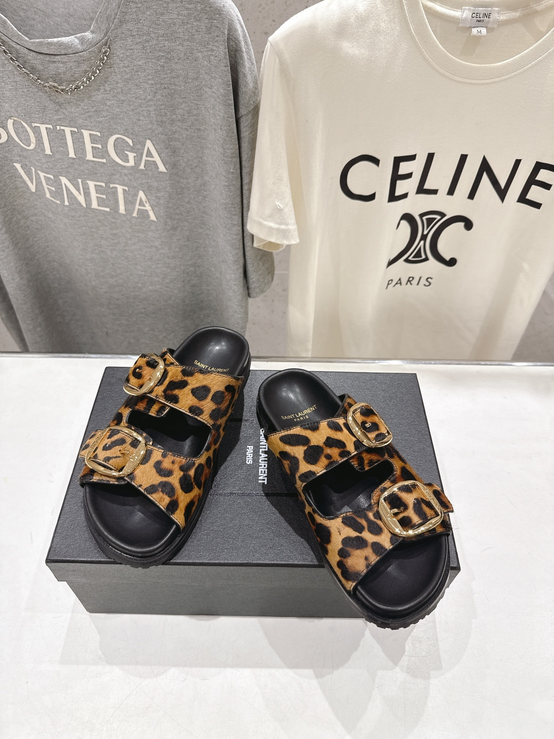 高版本出厂 SAINT LAURENT～F013 圣罗兰ysl 2026ss 夏季新品双排搭扣平底沙滩拖