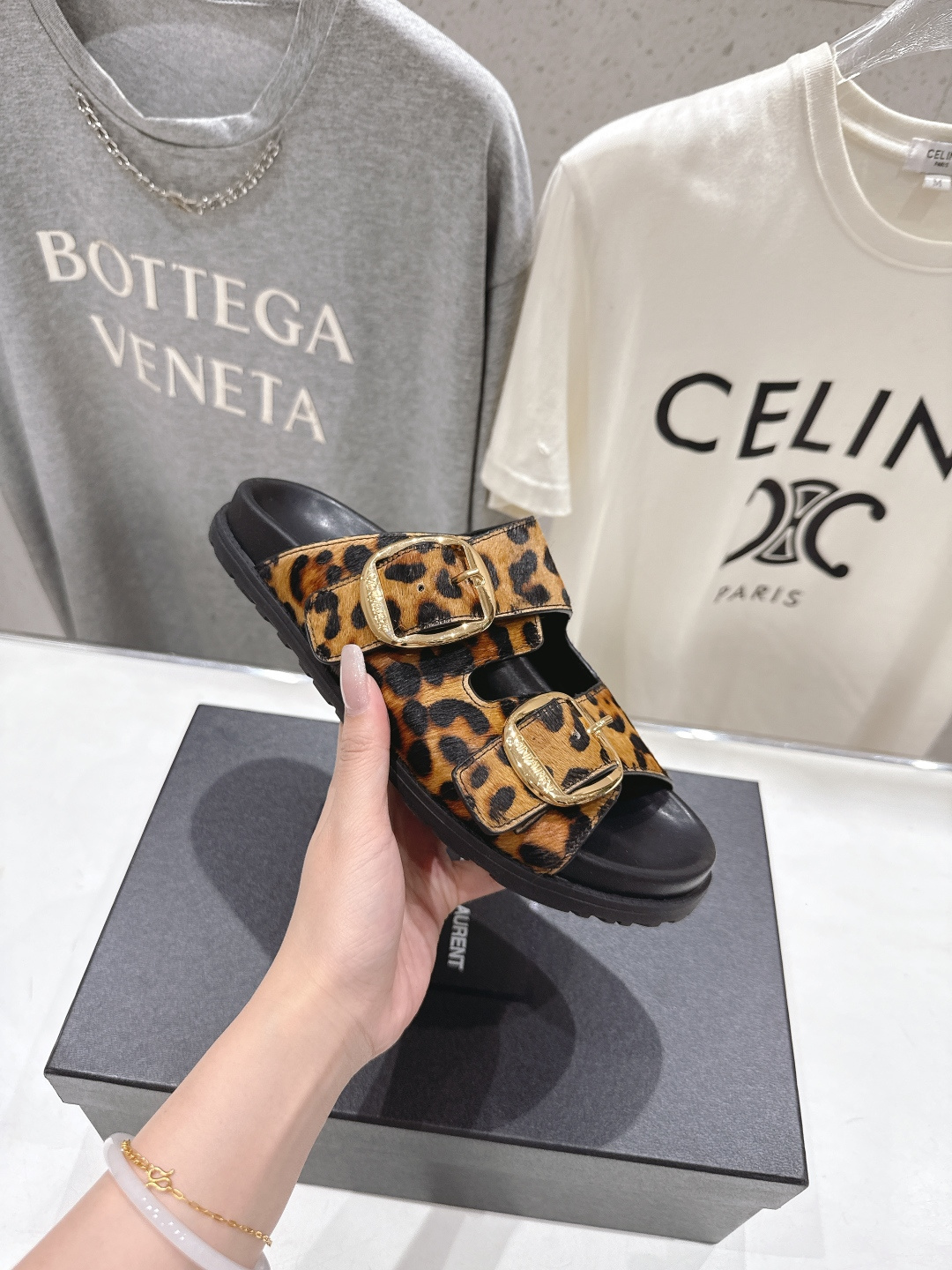 高版本出厂 SAINT LAURENT～F013 圣罗兰ysl 2026ss 夏季新品双排搭扣平底沙滩拖