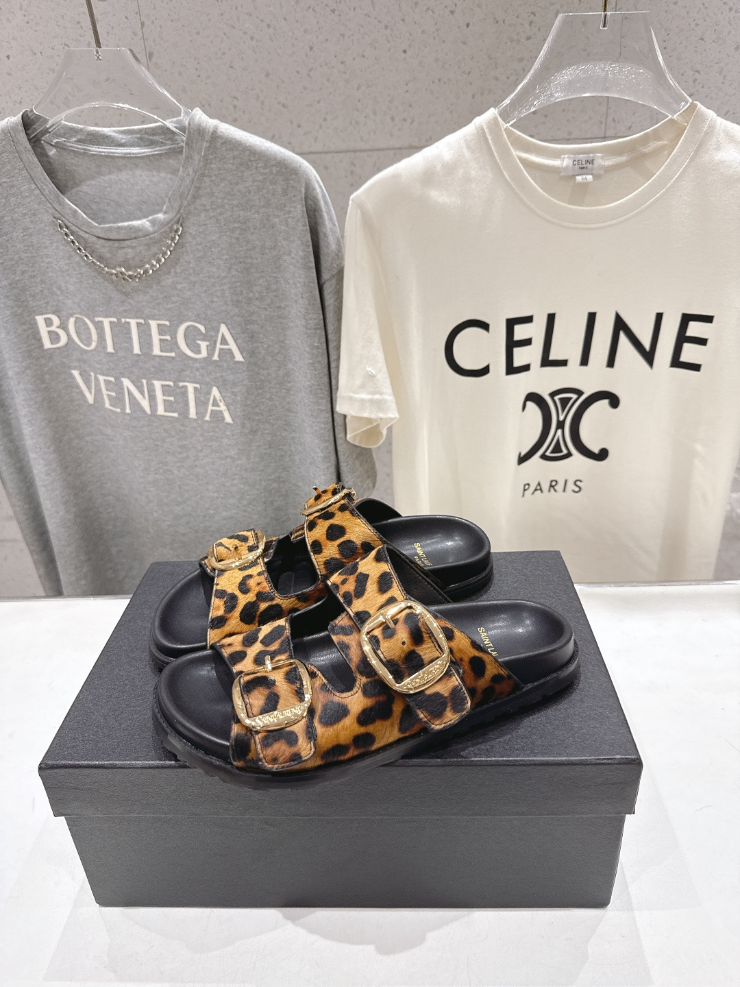 高版本出厂 SAINT LAURENT～F013 圣罗兰ysl 2026ss 夏季新品双排搭扣平底沙滩拖